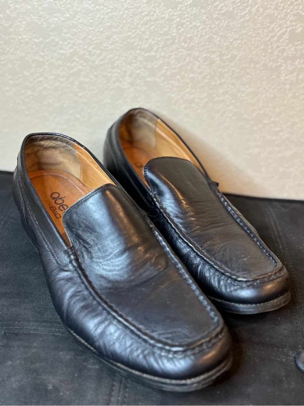 Abeo Men's Black Leather Slip-On Loafers